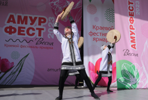 Краевой фестиваль-ярмарка «АмурФест. Весна» перед Краевым Дворцом Дружбы 